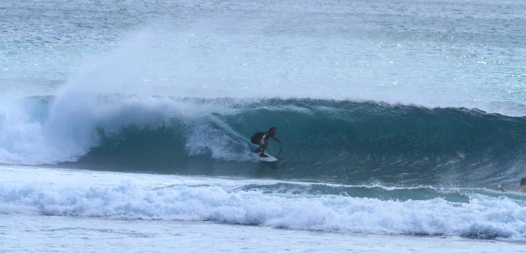 Nel tubo dell'onda a Balangan Beach, Bali.