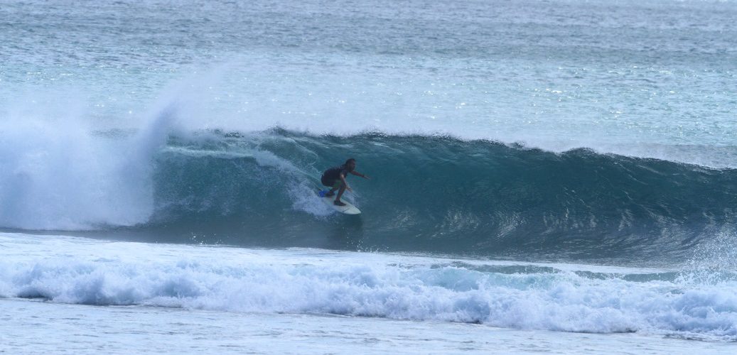 Nel tubo dell'onda a Balangan Beach, Bali.