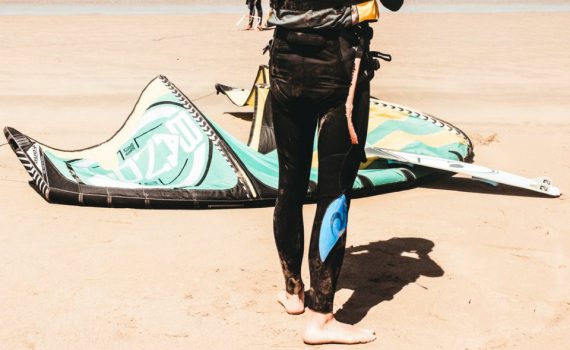 Un allievo ad una lezione di Kitesurf